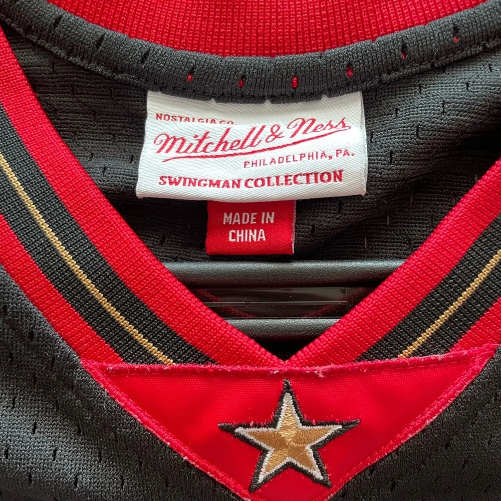 Allen Iverson Philadelphia 76ers Road 2000-01 Mitchell & Ness Jersey - Picture 3 of 5